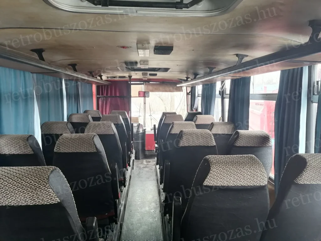 Ikarus 256 retró autóbusz bérlése esküvőre és nosztalgia kirándulásra Kecskemétről
