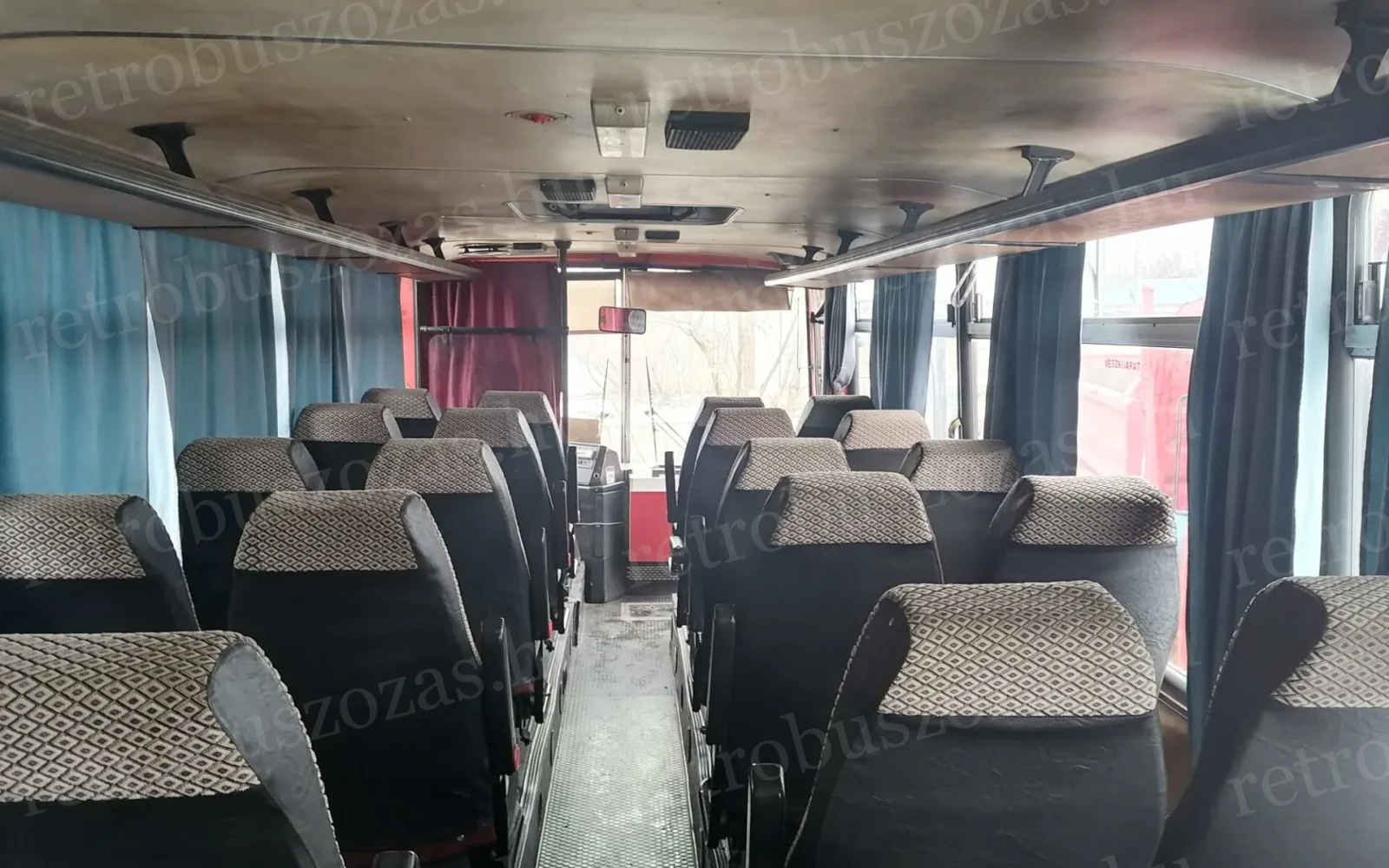 Ikarus 256 retró autóbusz bérlése esküvőre és nosztalgia kirándulásra Kecskemétről