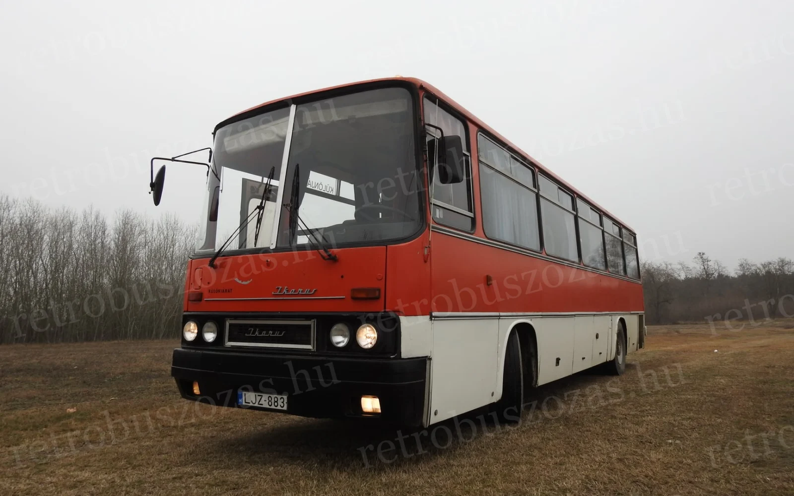 Ikarus 256 retró autóbusz bérlése esküvőre és nosztalgia kirándulásra Kecskemétről