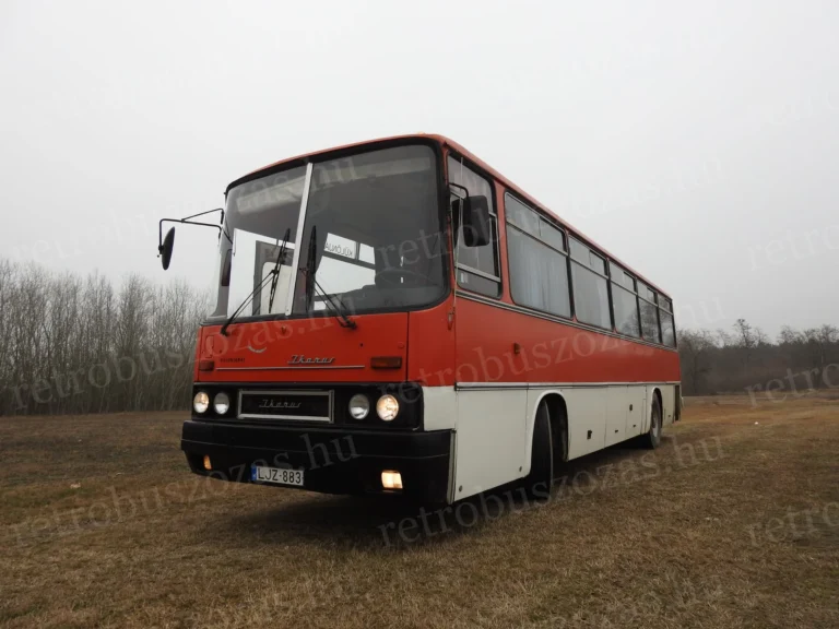 Ikarus 256 retró autóbusz bérlése esküvőre és nosztalgia kirándulásra Kecskemétről