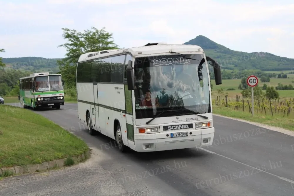 Légkondicionált Ikarus EAG E98 turista autóbusz bérlése csoportos utazáshoz