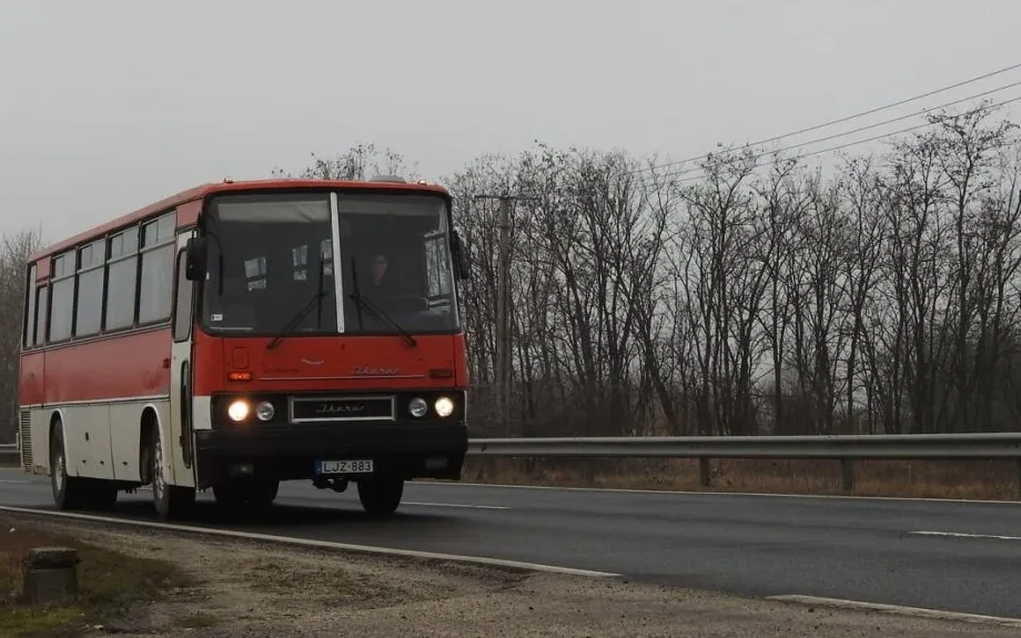 Ikarus 256 retró autóbusz bérlése esküvőre és nosztalgia kirándulásra Kecskemétről