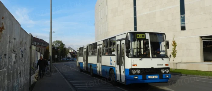 Ikarus 280 városi csuklós autóbusz bérlése nosztalgia utazáshoz - 4 ajtós retró autóbusz filmforgatásra és rendezvényekre