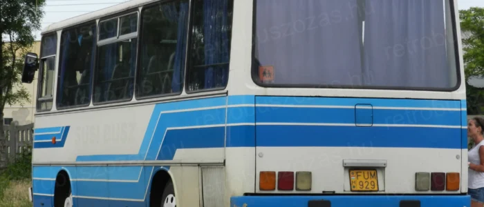Ikarus 211 nosztalgia midibusz bérlése kirándulásokhoz és esküvőkre - felújított retró autóbusz kisebb csoportoknak.